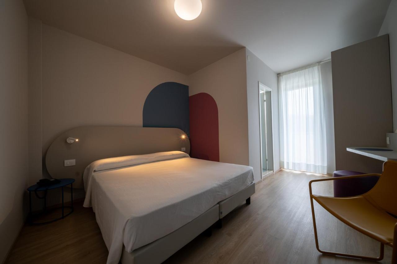 Hotel Smeraldo ลินญาโน ซับเบียโดโร ภายนอก รูปภาพ