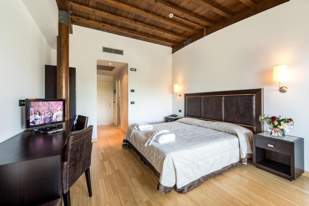 Hotel Smeraldo ลินญาโน ซับเบียโดโร ภายนอก รูปภาพ