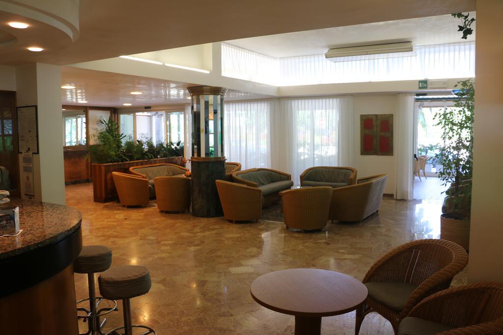 Hotel Smeraldo ลินญาโน ซับเบียโดโร ภายนอก รูปภาพ