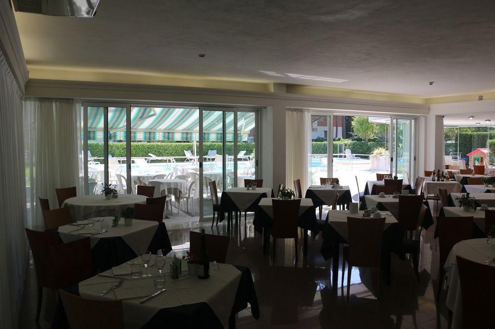 Hotel Smeraldo ลินญาโน ซับเบียโดโร ภายนอก รูปภาพ