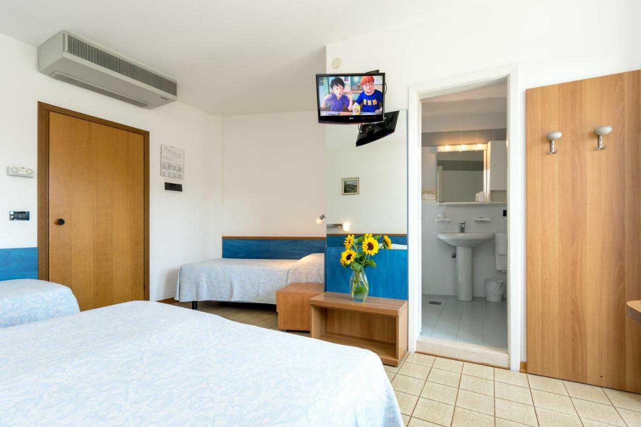 Hotel Smeraldo ลินญาโน ซับเบียโดโร ภายนอก รูปภาพ