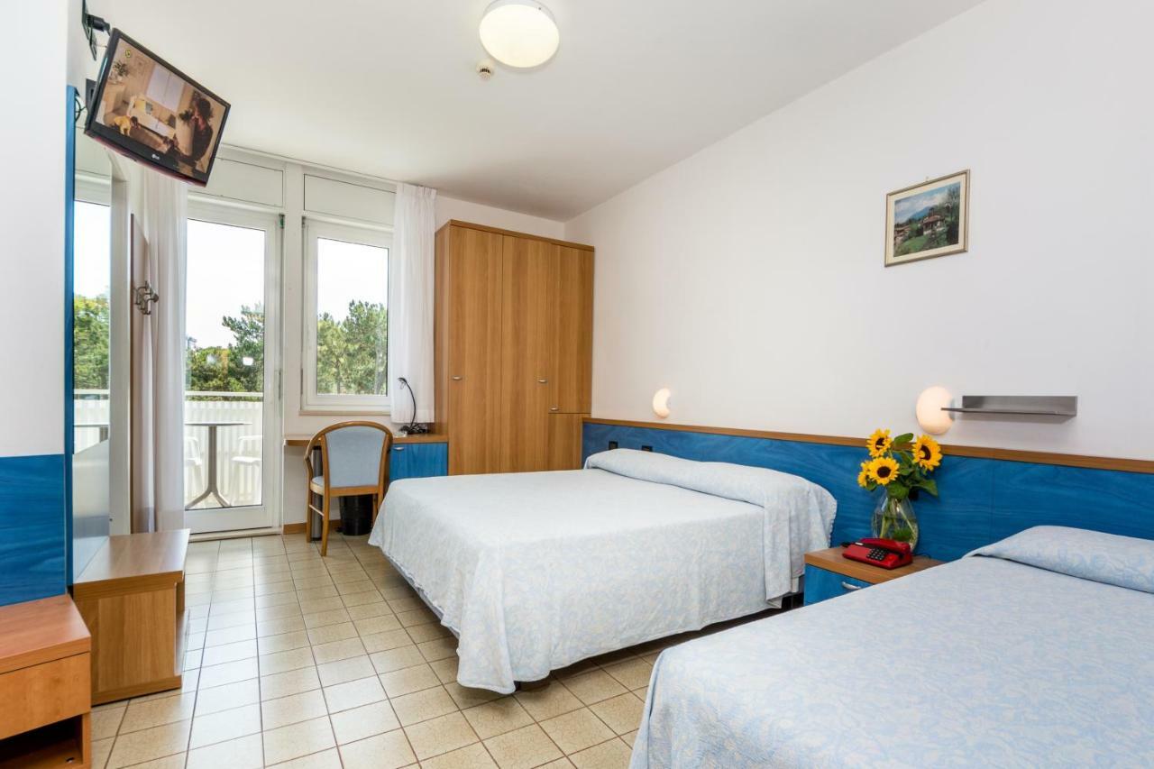 Hotel Smeraldo ลินญาโน ซับเบียโดโร ภายนอก รูปภาพ