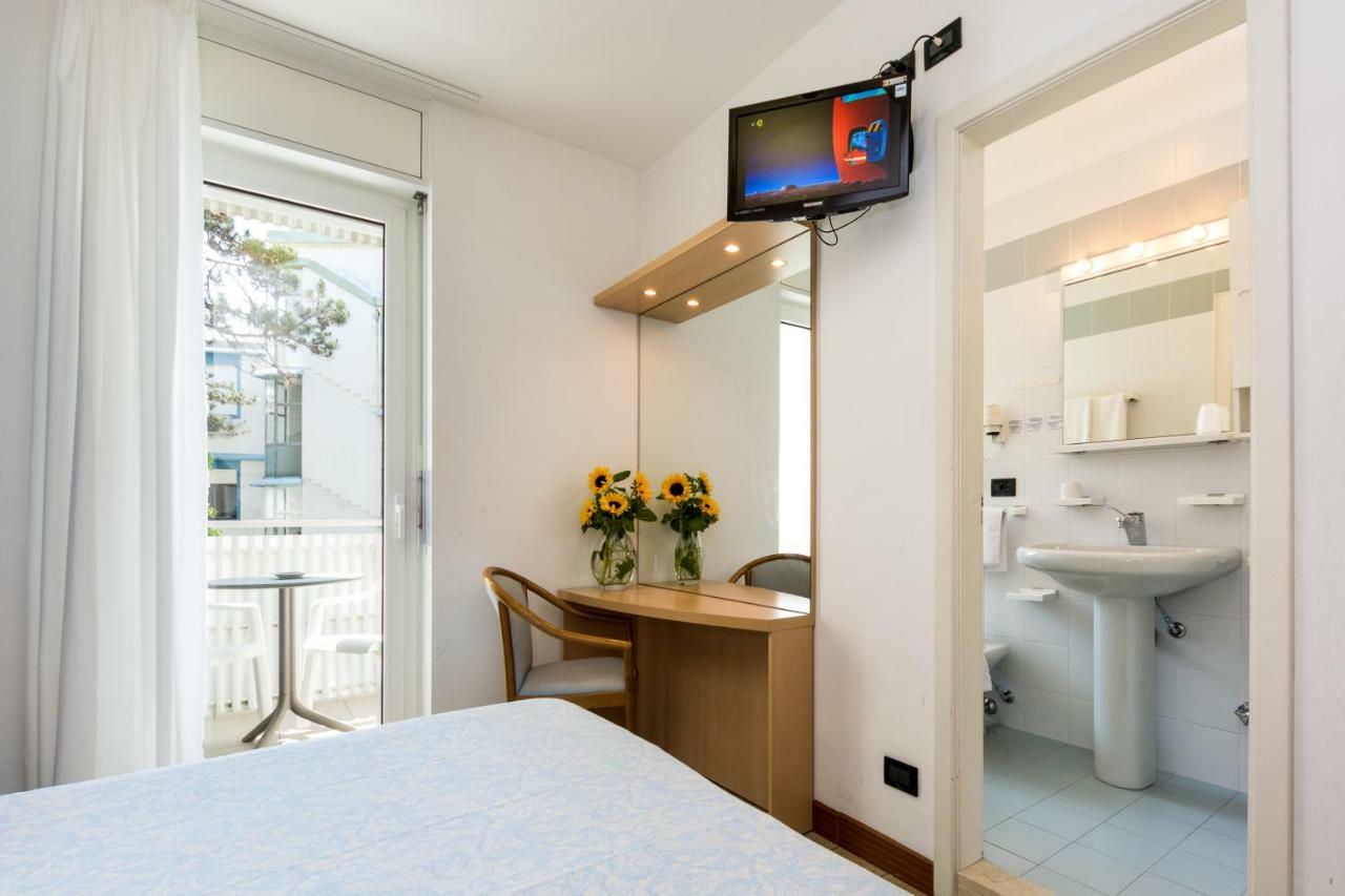 Hotel Smeraldo ลินญาโน ซับเบียโดโร ภายนอก รูปภาพ